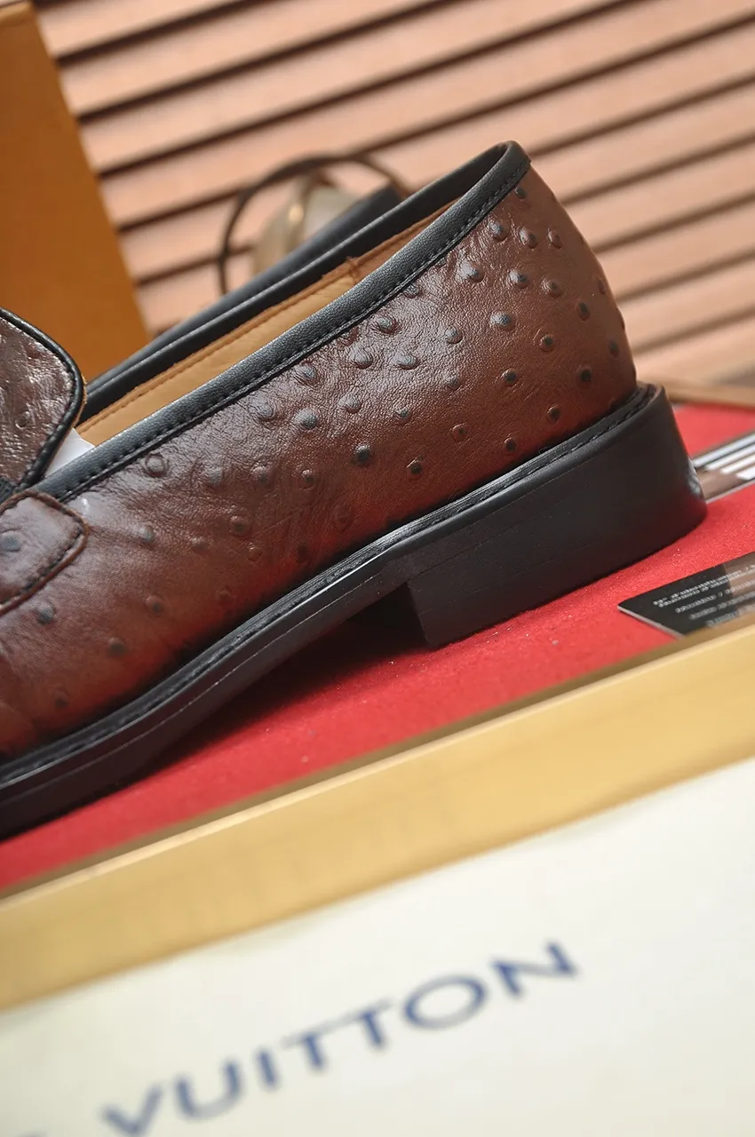 Men's men's shoes 💰460💶 [LV] (original single cowhide lining) 🍀LV's latest genuine leather business suit shoes are launched simultaneously on the official website. The first-layer cowhide imported from Italy is made of heavy gold, 💥1:1 rubber outsole from the official website. Versatile to wear, high-end without losing class, and the color combination is extraordinary. This four-season style is alluring when worn on your feet, showing off your big-name flair. Standard code 38-45 (45 customized)